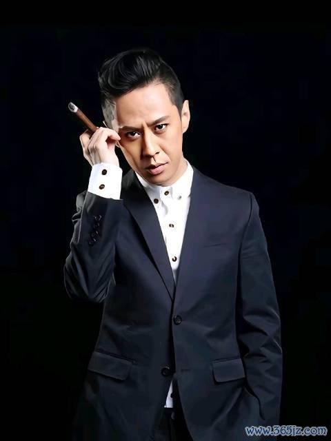 马浴柯被曝追求梁洛施，曾出演张纪中版游坦之